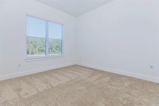 Building Photo - 3030 Greenbusch Rd