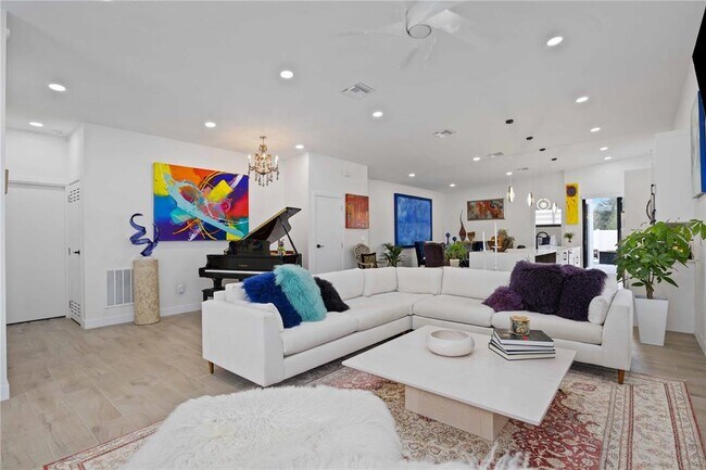 Building Photo - 7520 N Coolidge Ave