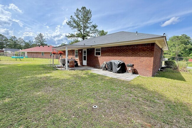 Building Photo - COMING JUNE 2026! (Pet Friendly)