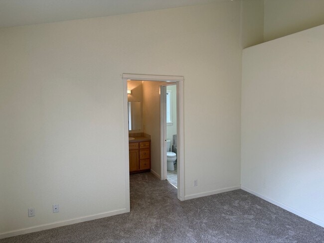 Building Photo - Beautiful 3 bedroom 2 bath house in Cottage Grove!