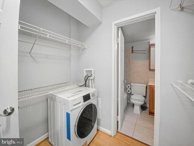 Building Photo - 1801 Clydesdale Pl NW