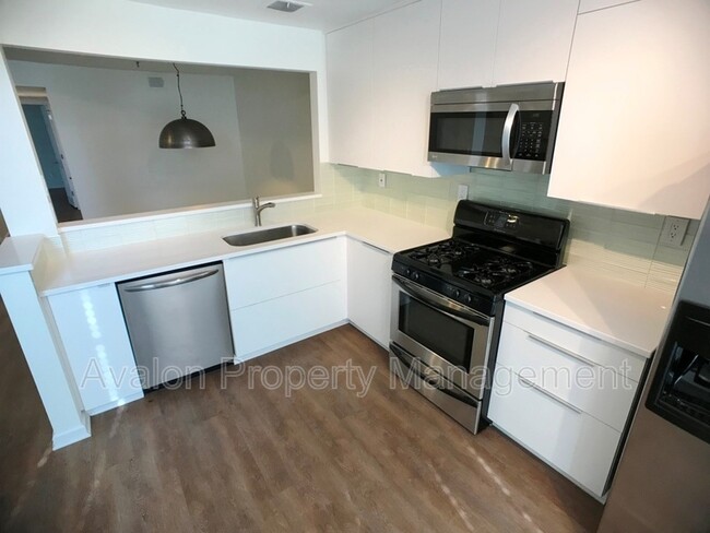 Building Photo - 1104 Riverview Dr