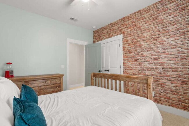 Building Photo - 115 Winding Branch Dr