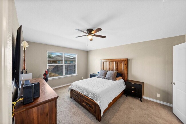 Building Photo - Charming Modern Home with Premium Amenitie...