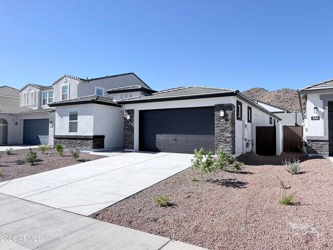 Building Photo - 6972 W Buckhorn Trail