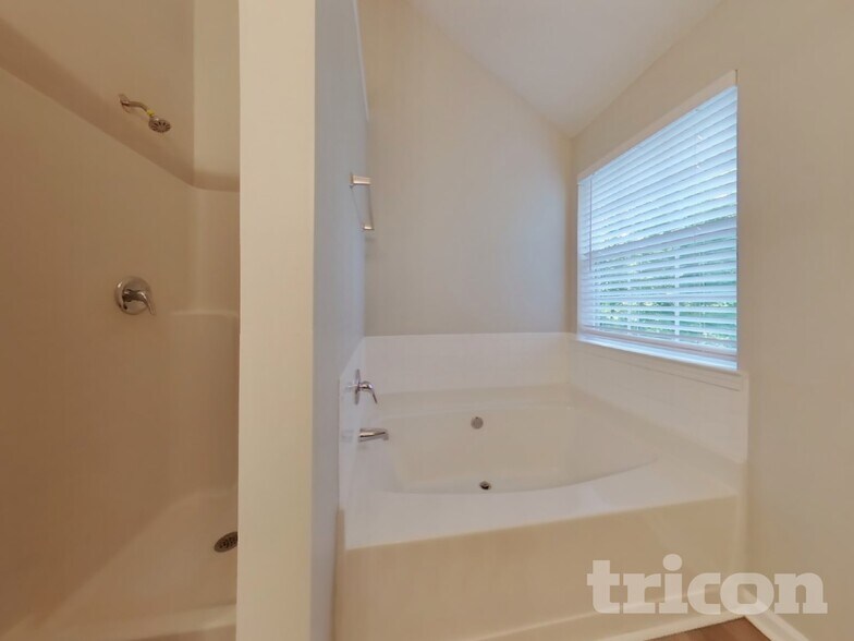 Building Photo - 6972 Foxmoor Way