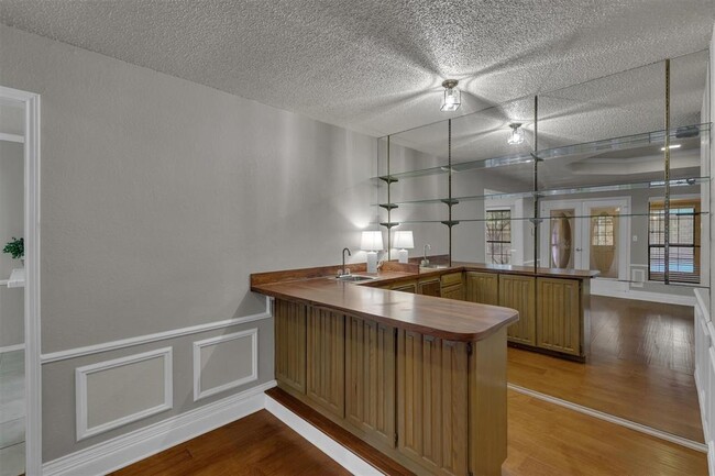 Building Photo - 7825 Silveridge Dr