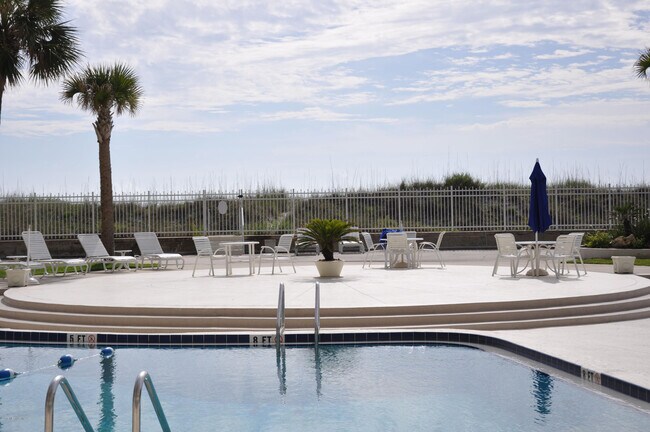 Building Photo - 903 Ocean Dr S