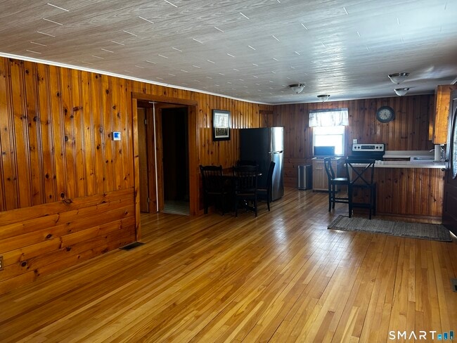 Building Photo - 5 Niles Rd