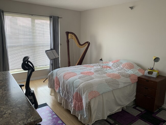 Building Photo - 1212 N La Salle Dr