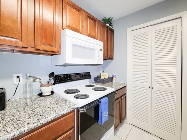 Building Photo - BEAUTIFUL REMODELED 1 BEDROOM 1 BATH CONDO...