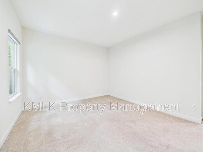 Building Photo - 844 Buckeye Dr