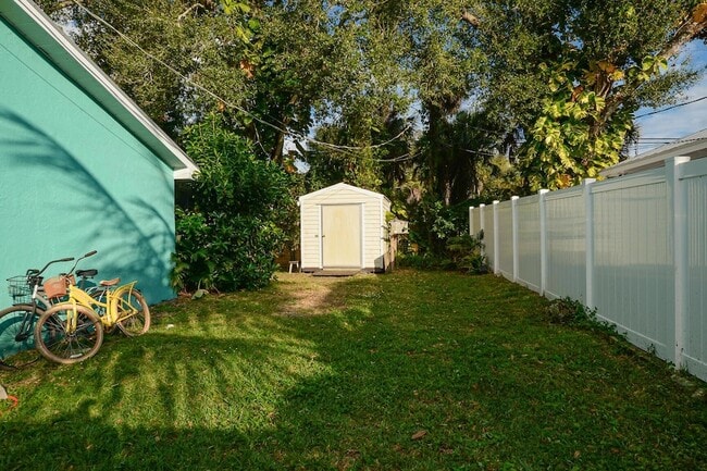 Building Photo - 2386 28th Ave SW