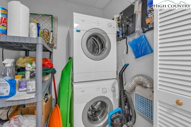 Building Photo - 303 Sugar Top Dr