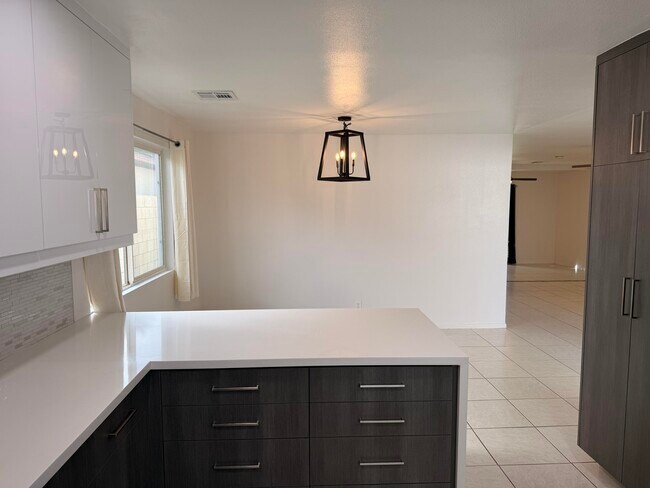 Building Photo - 51905 Avenida Velasco