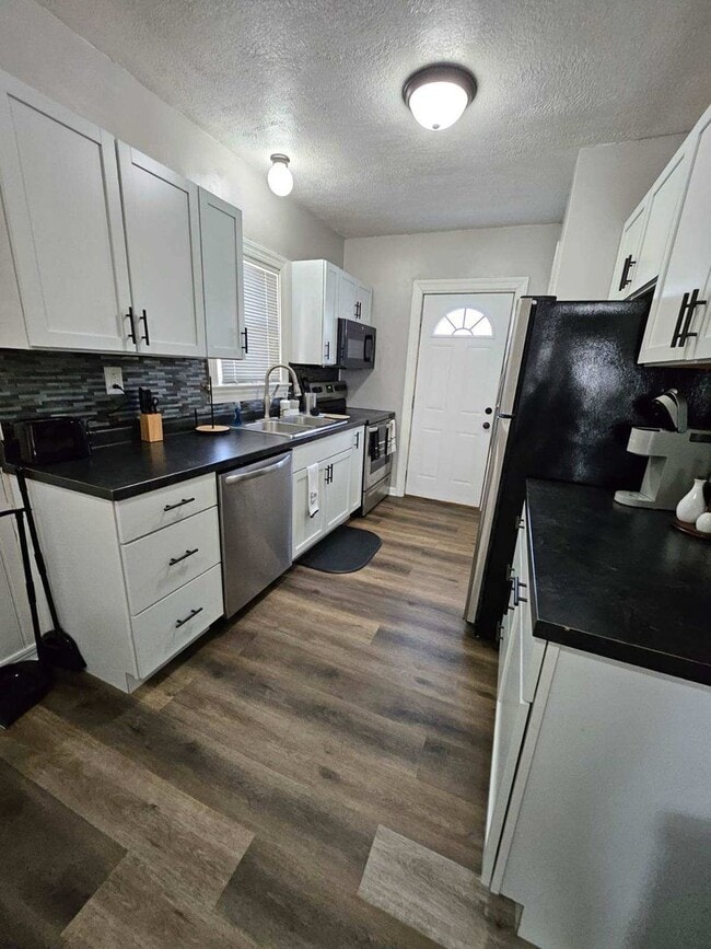 Building Photo - 2244 Park St