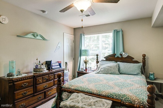 Building Photo - 2 br, 1 bath Apartment - Tooley Place