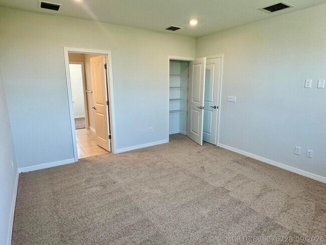 Building Photo - 10681 SW Morning Glory Dr