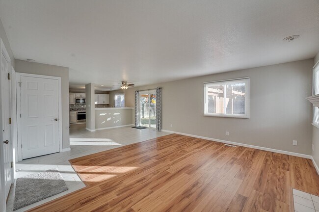 Building Photo - Beautiful 4 bed, 3.5 bath Home in Fort Collins Dakota Ridge Neighborhood