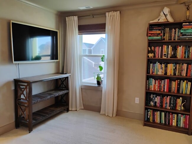 Building Photo - 353 Wash Holw Dr