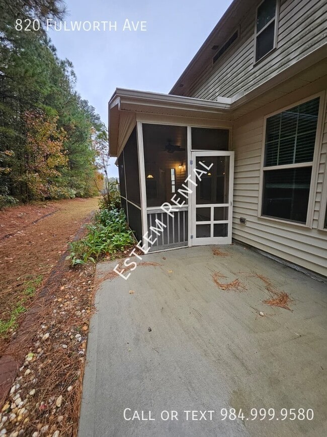 Building Photo - 820 Fulworth Ave