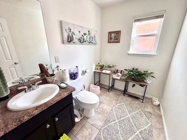 Building Photo - Spacious 3 Bed / 3 Bath Home Near Peterson Space Force Base