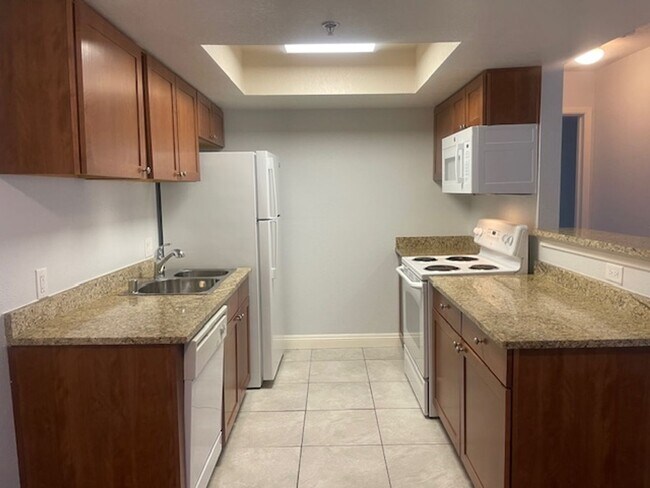Building Photo - AWESOME 2 BEDROOM  CONDO NEAR STRIP W/ VIEWS AND OVERLOOKS POOLS!!!!!!