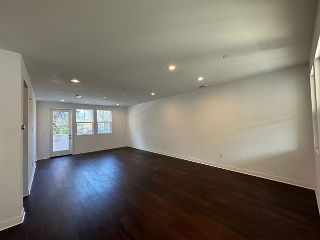 Building Photo - Winslow Complex Gem