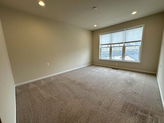 Building Photo - LEASE PENDING! Luxury Townhome in Frederick