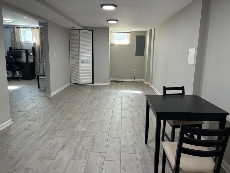 LOWER LEVEL LIVING/DINING COMBO - 5112 Hollywood Rd