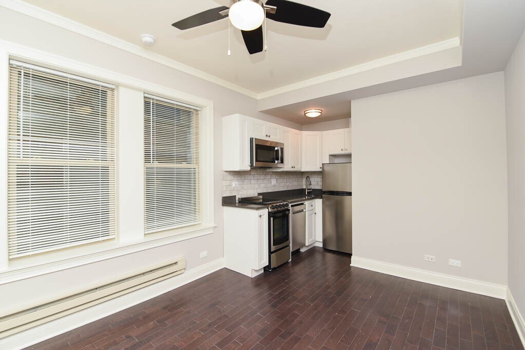 Building Photo - 640 W Wrightwood Ave