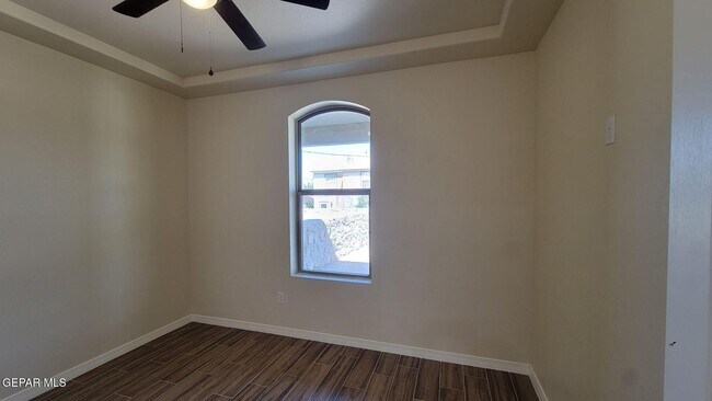 Building Photo - 125 Loma Vista Dr