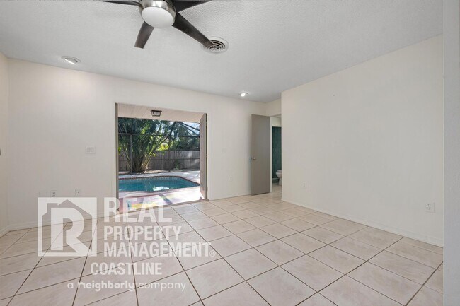 Building Photo - Welcome to Your Venice Oasis!