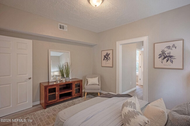 Building Photo - 325 Alder St