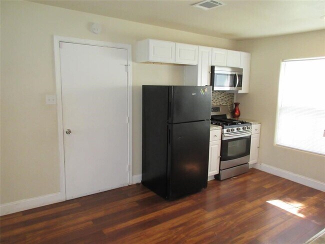 Building Photo - 10601 Murr Way