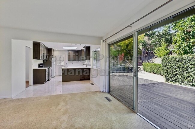 Building Photo - Beautiful 3 bedroom, 2 bath, 2,039 sqft hi...