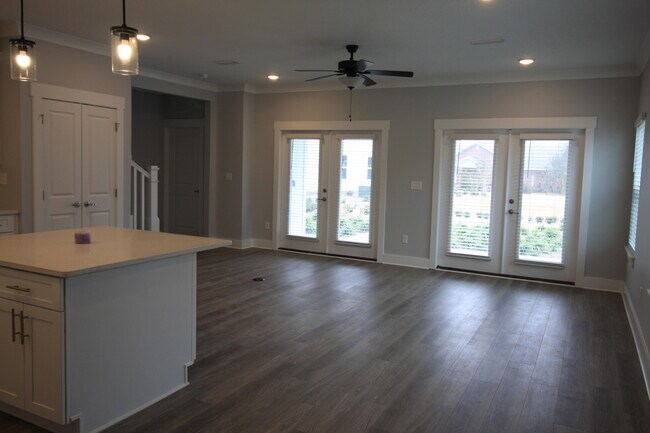 Building Photo - 100 Beach Dr