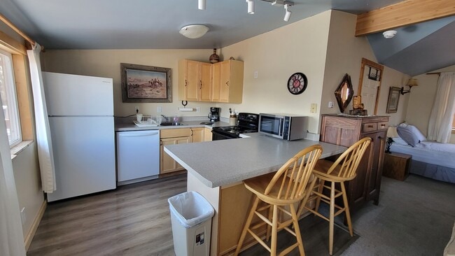 Building Photo - 439 S Tyler Ave