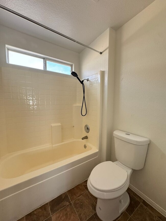 Building Photo - **Spacious 4-Bedroom Home in the Southwest!**