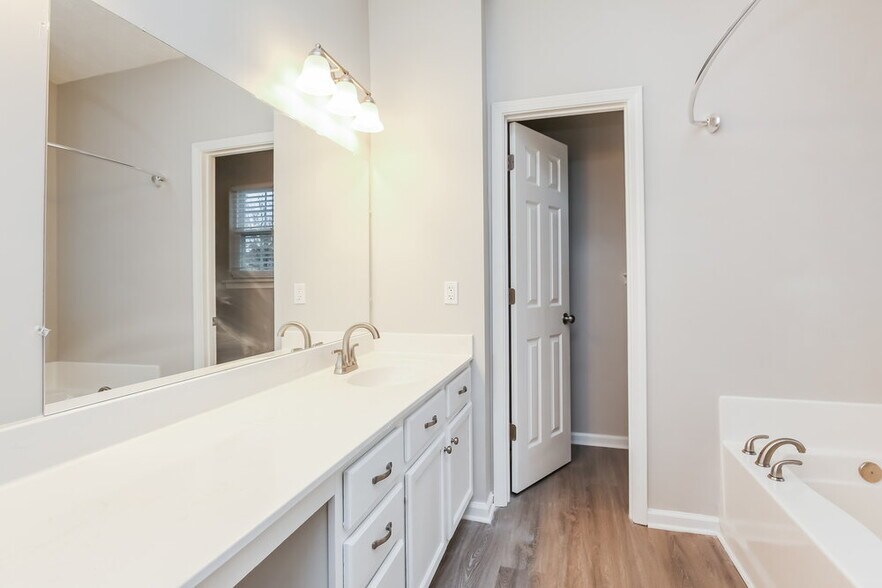 Building Photo - 1374 Ivey Pointe Dr SE