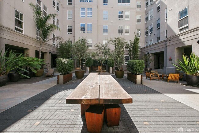 Building Photo - 821 Folsom St
