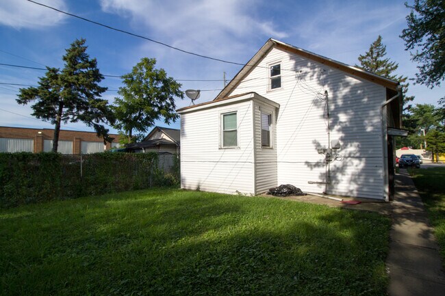 Building Photo - 15104 Halsted St