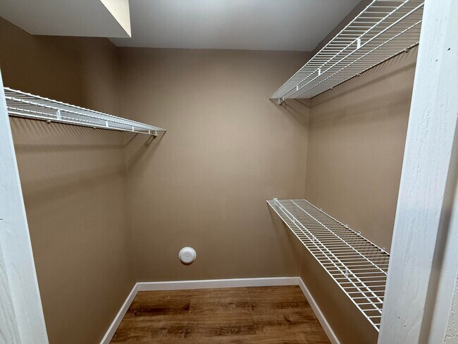 Building Photo - 1707 Hanover Blvd