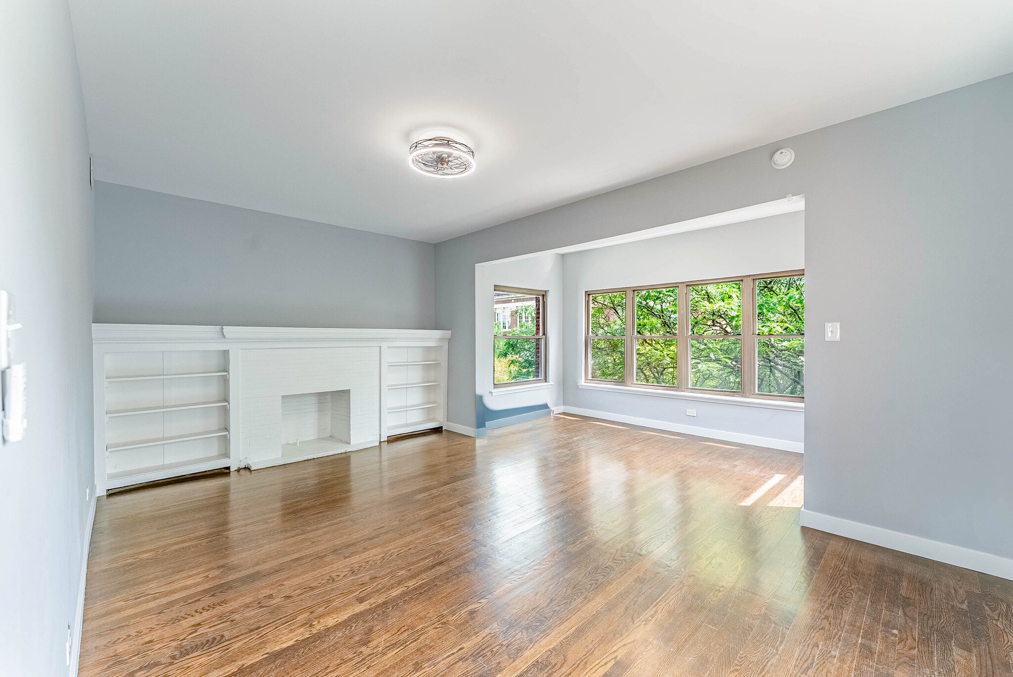 Building Photo - 7630 N Marshfield Ave