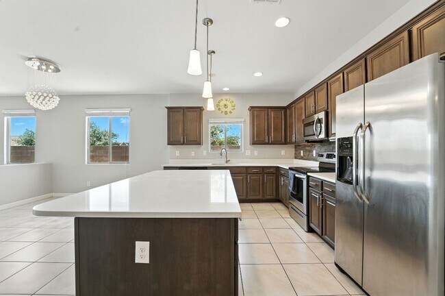 Building Photo - Welcome to this stunning 3-bedroom, 2-bath...