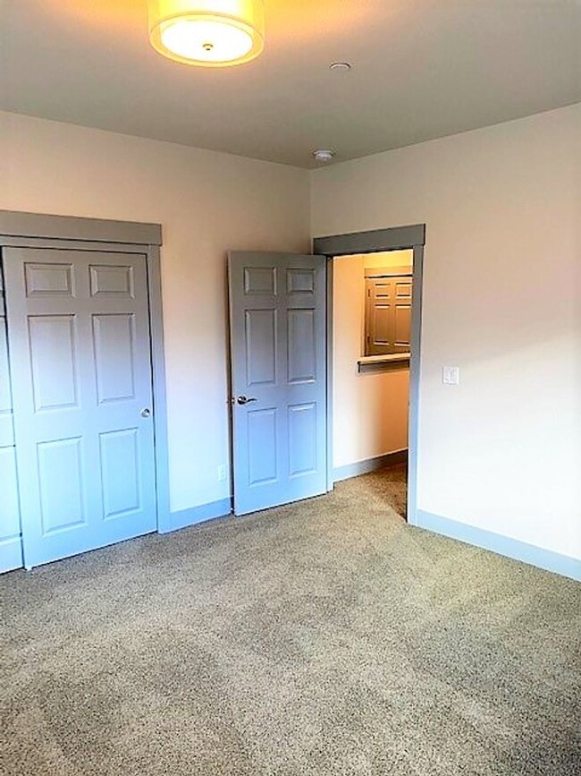 Building Photo - Lovely Home in New Community 10 min North ...