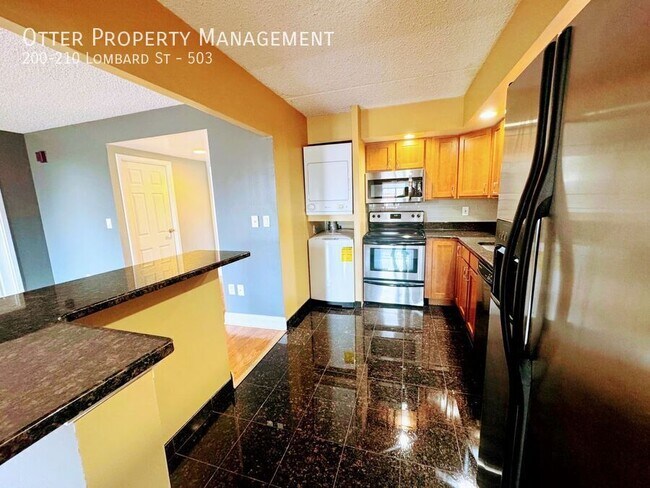 Building Photo - 200-210 Lombard St-503