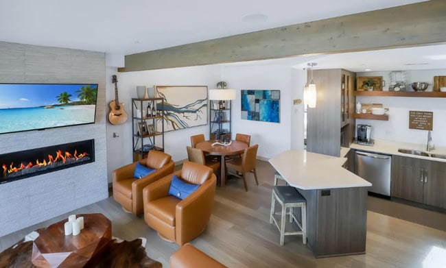 Building Photo - 3 Bedroom, 2 Bath Coeur d' Alene Condo