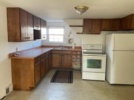 Building Photo - 231 N Spring Grove St