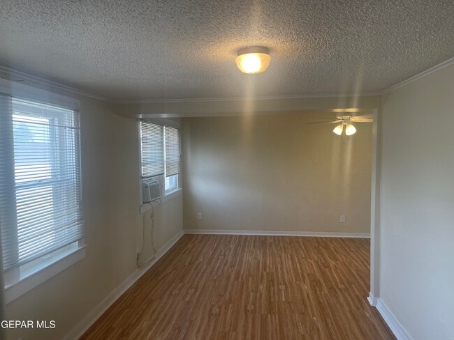 Building Photo - 609 E Robinson Ave